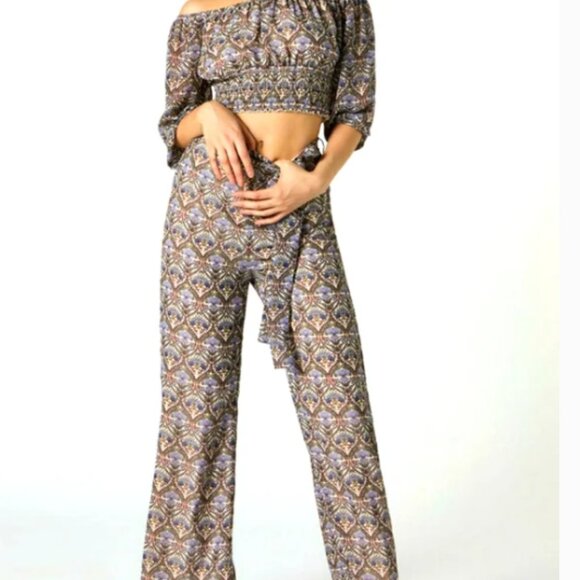 Printed Pants and Crop Top Set Size Medium NEW - Picture 1 of 9